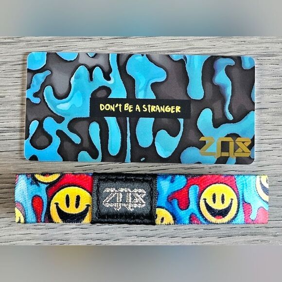 ZOX "PEOPLE ARE STRANGE" #1706 MUSIC FESTIVAL SMILEY DRIP COLLECTIBLE WRISTBAND - Picture 3 of 4
